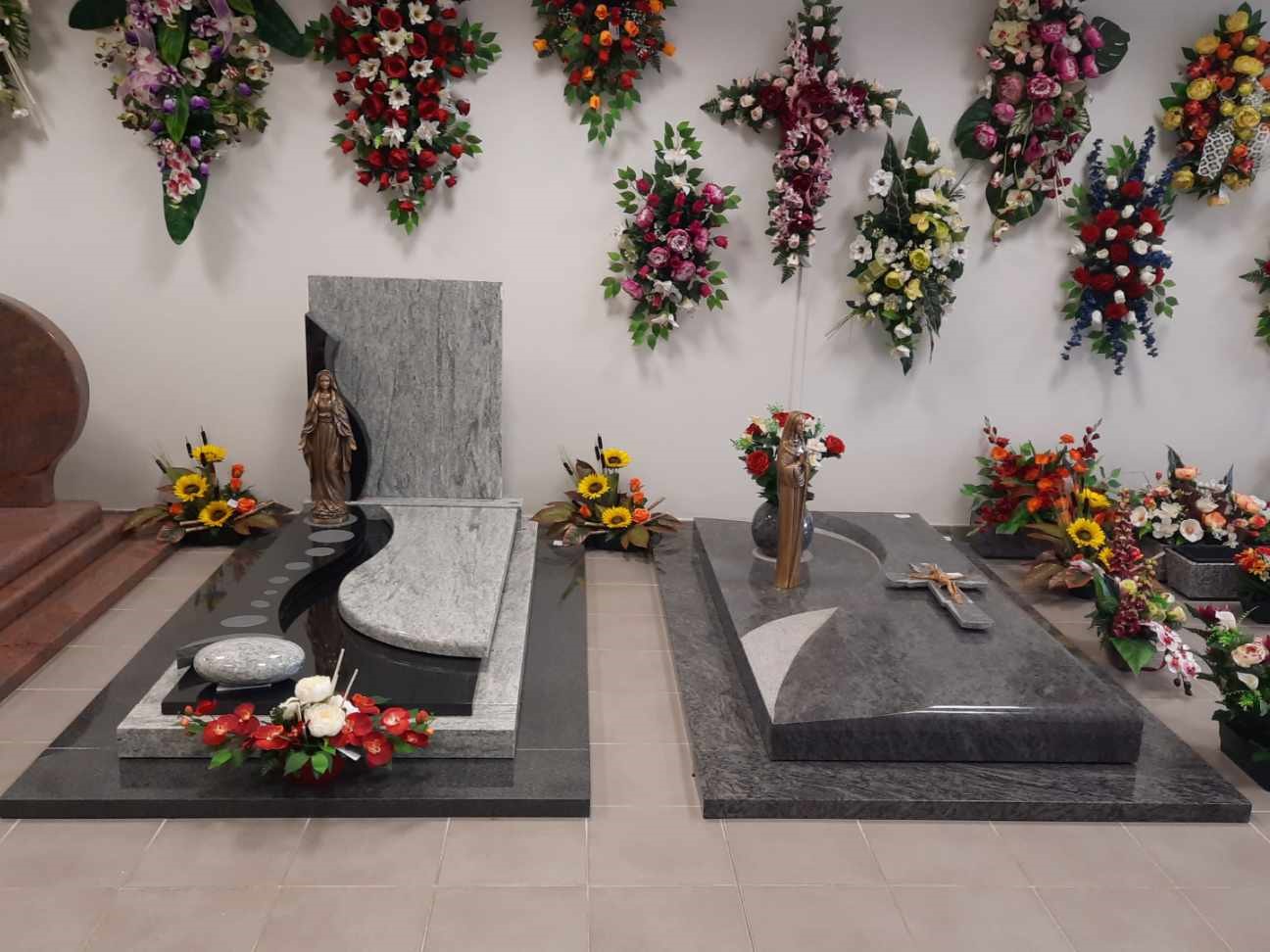 Monuments et fleurs funéraires de l'agence de pompes funèbres ROC ECLERC à Besançon