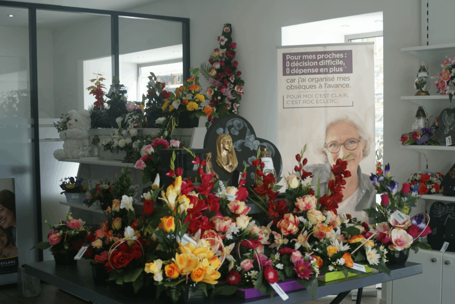 Fleurs artificielles agence de pompes funèbres Roc Eclerc à Digne-les-Bains