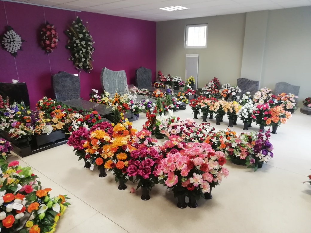 Fleurs artificielles agence de pompes funèbres à Saint-Herblain