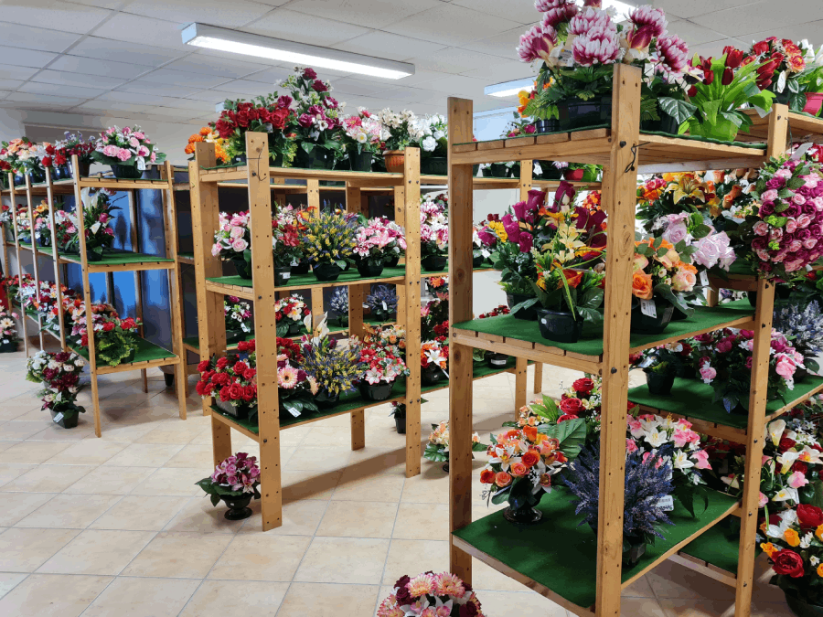 Fleurs artificielles agence de pompes funèbres Roc Eclerc à Saint-Victoret