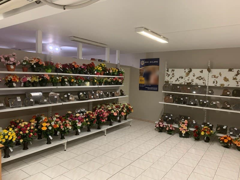 Fleurs artificielles agence de pompes funèbres Roc Eclerc à Salon-de-Provence