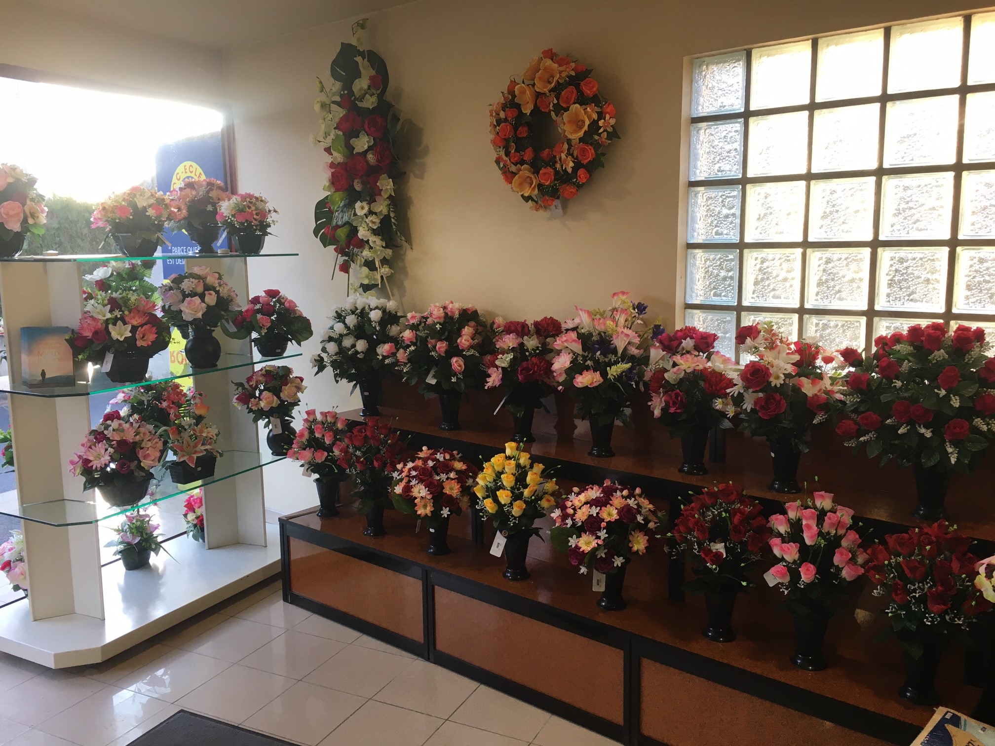 Fleurs artificielles agence de pompes funèbres Roc Eclerc à Yerres