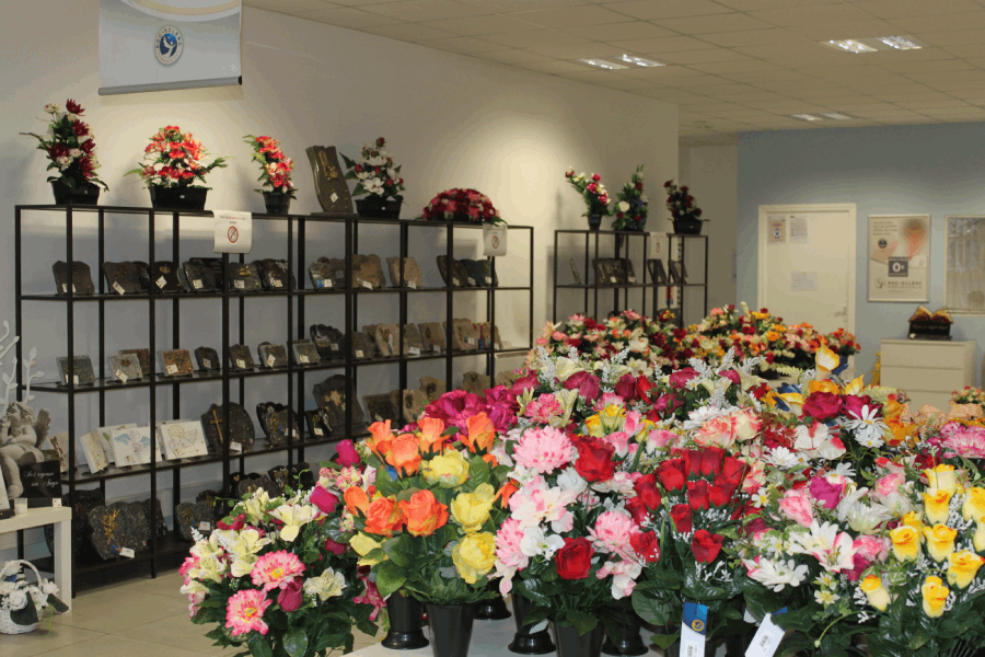 Fleurs artificielles agence de pompes funèbres Roc Eclerc à Poissy