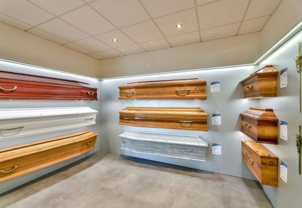 Salle des cercueils agence de pompes funèbres Roc Eclerc à Beuvry