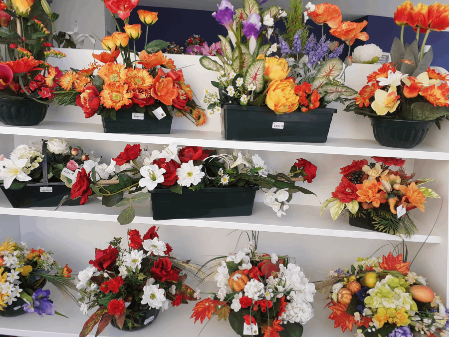 Fleurs artificielles agence de pompes funèbres Roc Eclerc à Gourdon