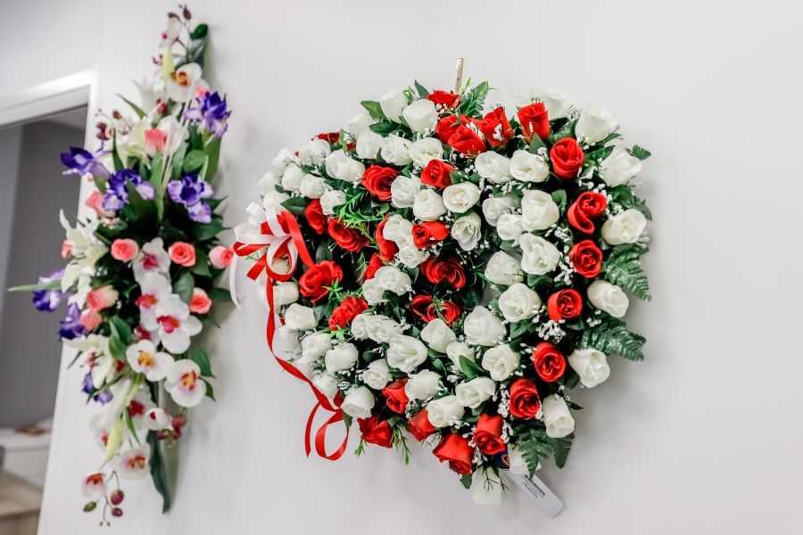 Fleurs artificielles agence de pompes funèbres Roc Eclerc à Thionville