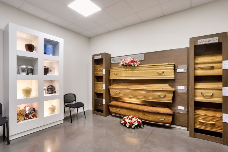 Salle d'exposition des cercueils agence de pompes funèbres Roc Eclerc à Vitré