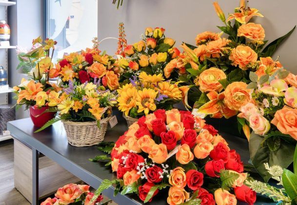 Fleurs artificielles agence de pompes funèbres Roc Eclerc à Caluire-et-Cuire
