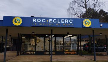 Façade de l'agence de pompes funèbres Roc Eclerc à Bourg-en-Bresse