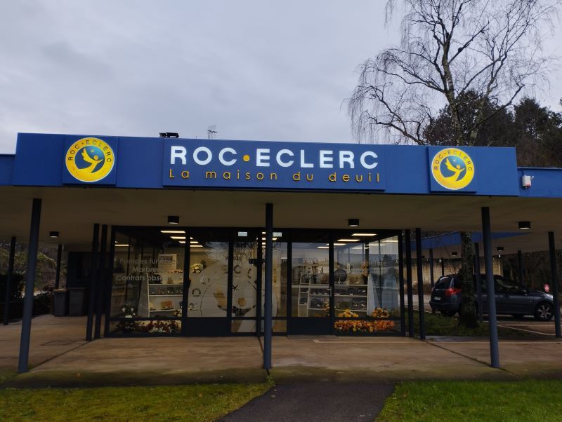 Façade de l'agence de pompes funèbres Roc Eclerc à Bourg-en-Bresse