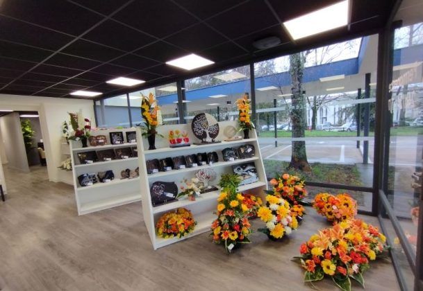 Espace boutique de l'agence de pompes funèbres Roc Eclerc à Bourg-en-Bresse